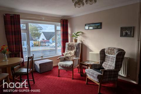 2 bed property, in Tormynton Road, £270,000
