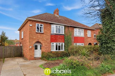 3 bed property, in Dugard Avenue, £350,000