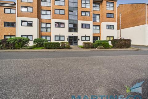2 bed property, in Lowbridge Court, £110,000