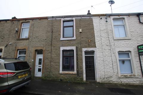 2 bed property, in Milton Street, £65,000
