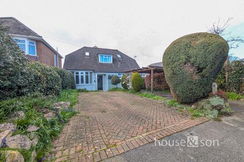 3 bed property, in Hill View Road, £400,000