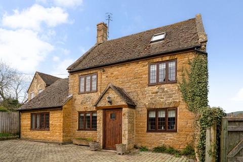 3 bed property, in Stourton, £685,000