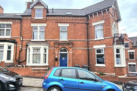 1 bed property, in St. Saviours Road, £65,000