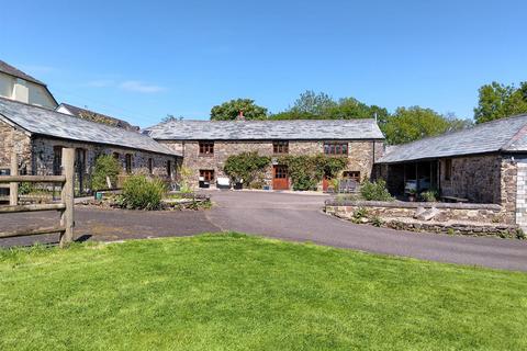 5 bed property, in Launceston, £995,000