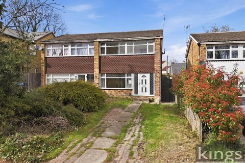 3 bed property, in Lavender Hill, £460,000