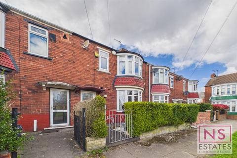 3 bed property, in Saltwells Road, £115,000