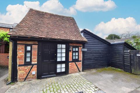 2 bed property, in High Street, £475,000
