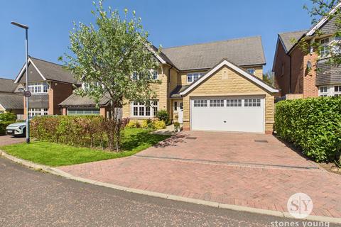 4 bed property, in Deer Park Crescent, £675,000