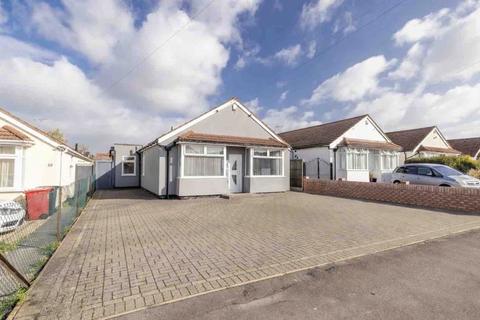 5 bed property, in Royston Way, £775,000