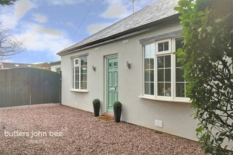 2 bed property, in Brook House Lane Stoke-On-Trent ST2 8NE, £180,000
