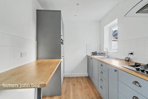 2 bed property, in Brook House Lane Stoke-On-Trent ST2 8NE, £180,000