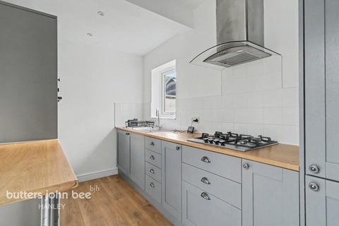 2 bed property, in Brook House Lane Stoke-On-Trent ST2 8NE, £180,000