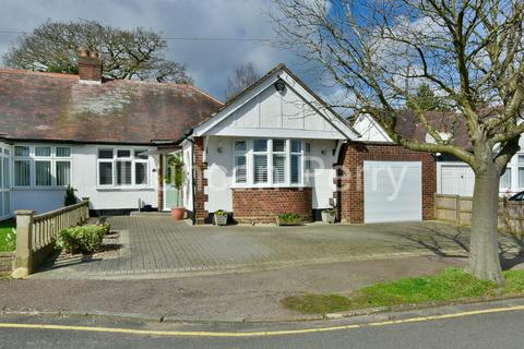 3 bed property, in The Drive, £685,000