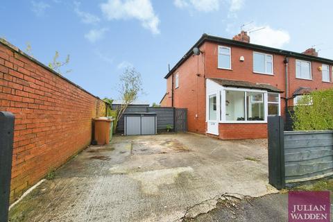 3 bed property, in Rowsley Grove, £365,000