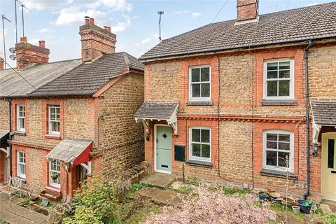 2 bed property, in Eashing Lane, £435,000
