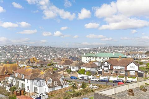 2 bed property, in Suez Way, £325,000