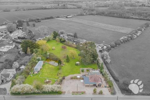 4 bed property, in Runwell Road, £875,000