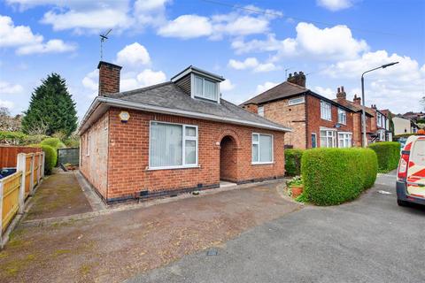 5 bed property, in Kenrick Road, £360,000