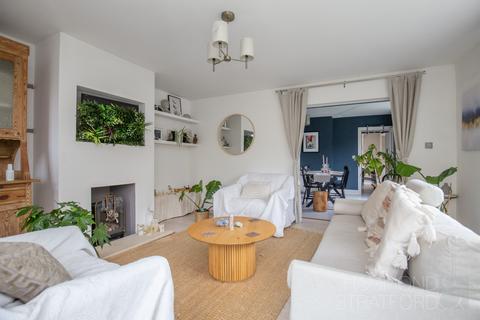 3 bed property, in St Faiths Road, £450,000