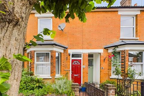2 bed property, in Gladstone Road, £389,000