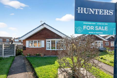 2 bed property, in Lindale, £300,000