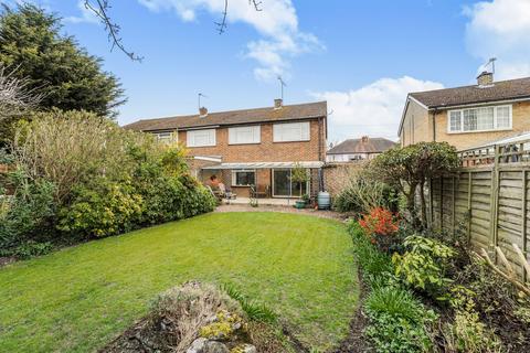 3 bed property, in Brightside Avenue, £500,000