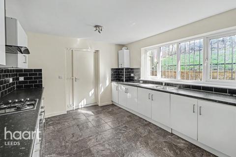 6 bed property, in Wilfred Terrace, £425,000