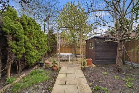 4 bed property, in Green Lane, £500,000