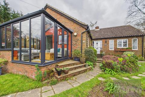4 bed property, in Briar Close, £535,000