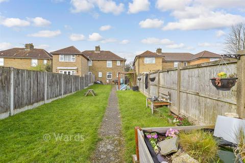 2 bed property, in Milner Crescent, £220,000
