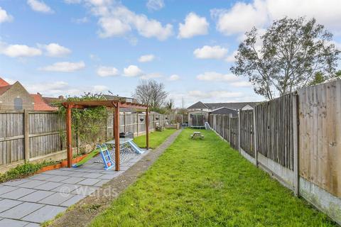 2 bed property, in Milner Crescent, £220,000