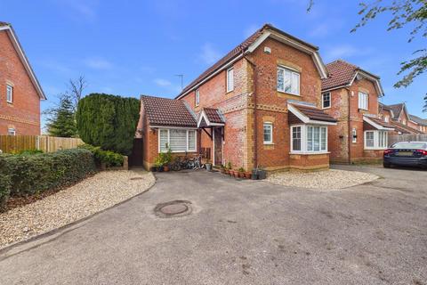 4 bed property, in Bateman Drive, £460,000