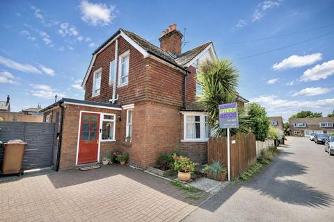 3 bed property, in Western Avenue, £288,000