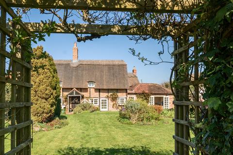 3 bed property, in Bridge Road, £750,000