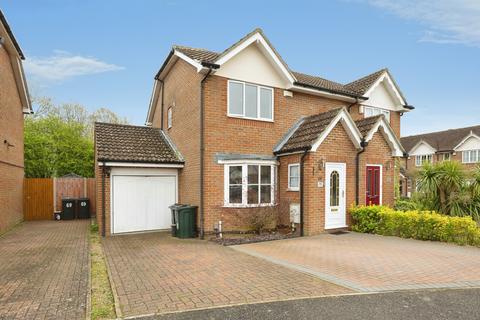 3 bed property, in Manor House Drive, £325,000