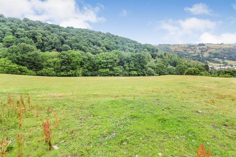 Land, in Tyn Y Cestyll Road, £70,000