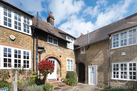 3 bed property, in Asmuns Place, £700,000