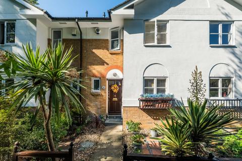 3 bed property, in St. Josephs Vale, £685,000