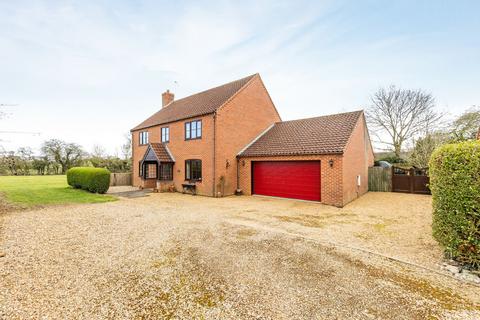 4 bed property, in Substantial Detached Home in Sporle, £500,000