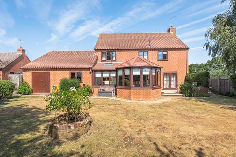 4 bed property, in Substantial Detached Home in Sporle, £500,000
