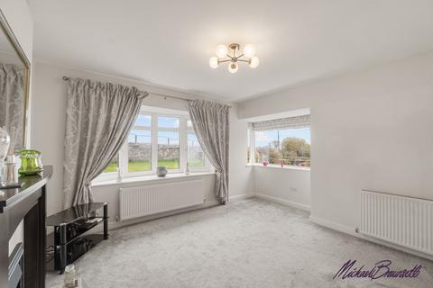 3 bed property, in Burned Road, £280,000