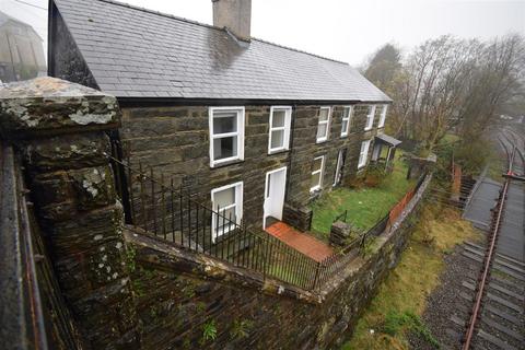 2 bed property, in Blaen Afon, £110,000