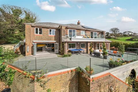 5 bed property, in New Road, £2,000,000