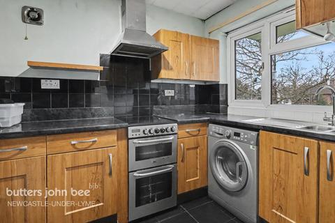 1 bed property, in Sandy Lane, £75,000