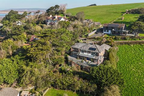5 bed property, in New Road, £2,000,000