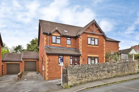 4 bed property, in Hawkers Lane, £360,000