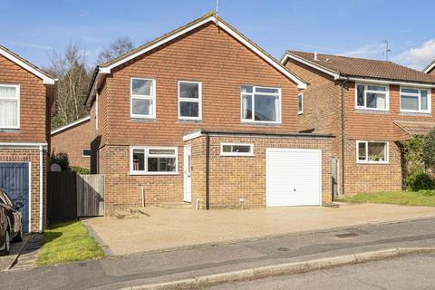 4 bed property, in Wykwood, £575,000