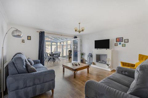 4 bed property, in Wykwood, £575,000
