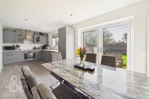 3 bed property, in Goodrum Close, £315,000