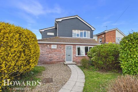 4 bed property, in Orchard Close, £375,000